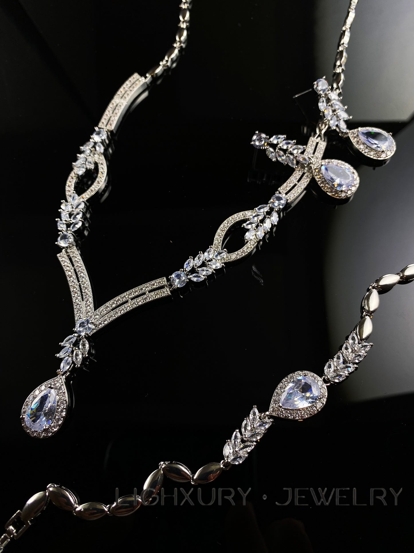 Beautiful and stunning jewelry set