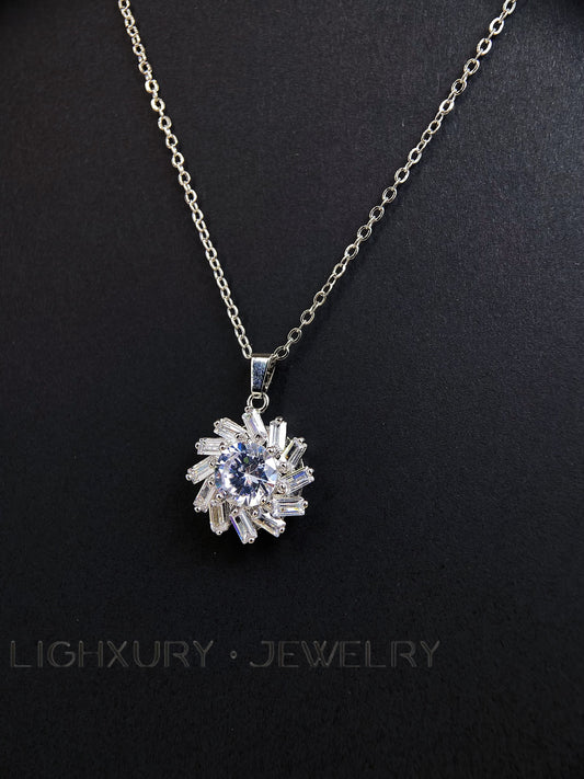 Stunning high quality cubic zirconia necklace