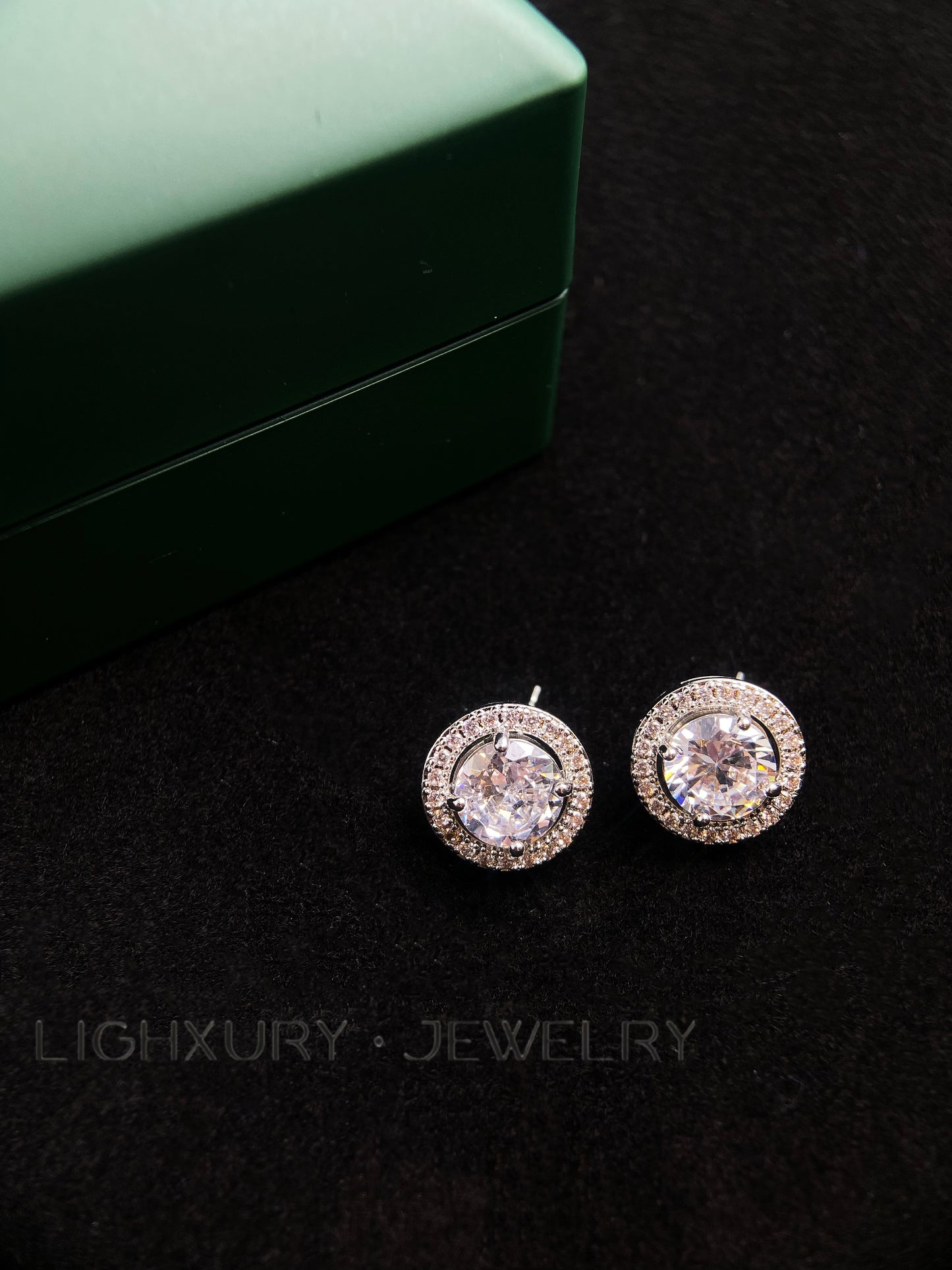 Lighxury Jewelry Round Ear Studs