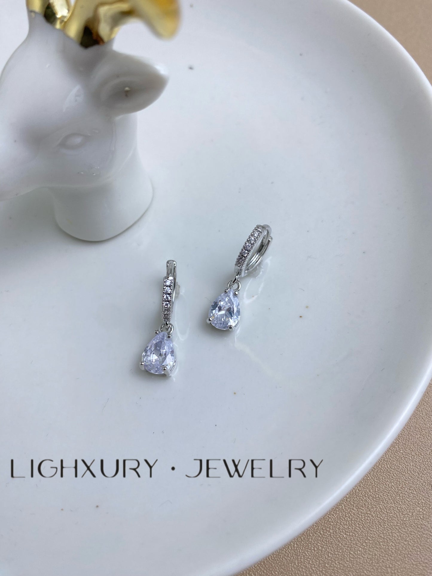 Lighxury Jewelry Teardrop Zircon Earrings: Elegant and Dynamic, Dazzling Brilliance