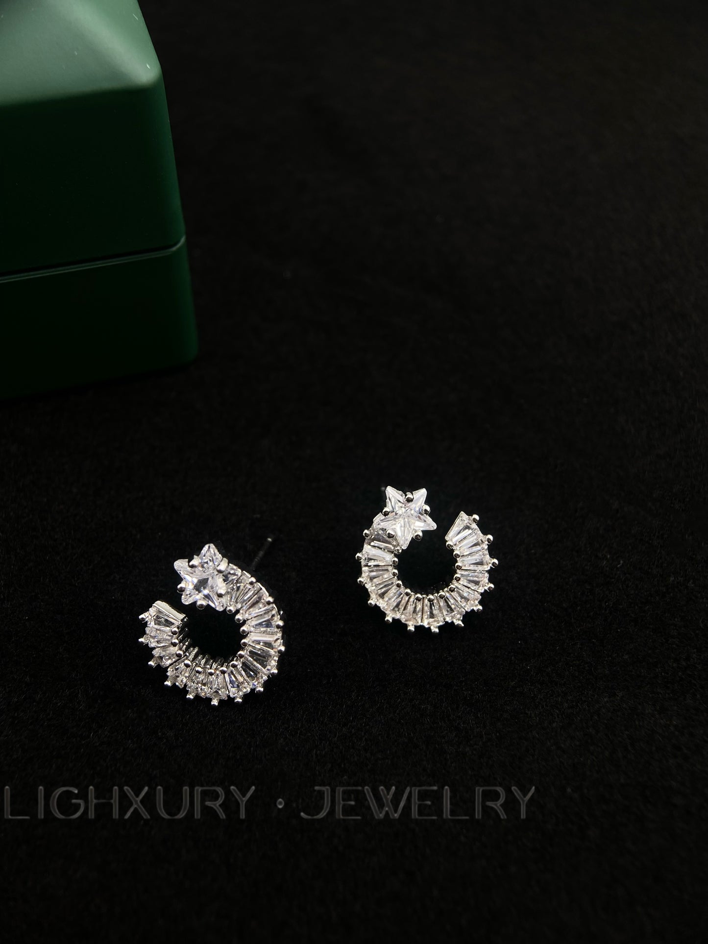 Lighxury Jewelry Shooting Star Earrings: A Dazzling Celestial Vision