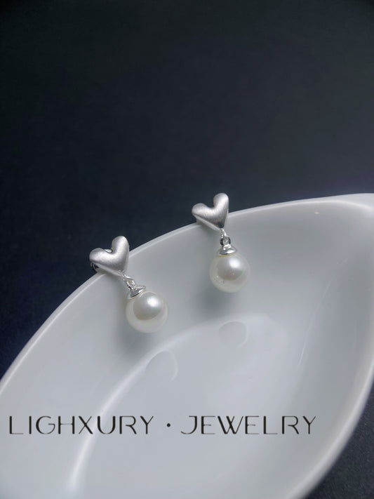 Silver Heart and Pearl Drop Earrings: A Romantic and Elegant Accessory