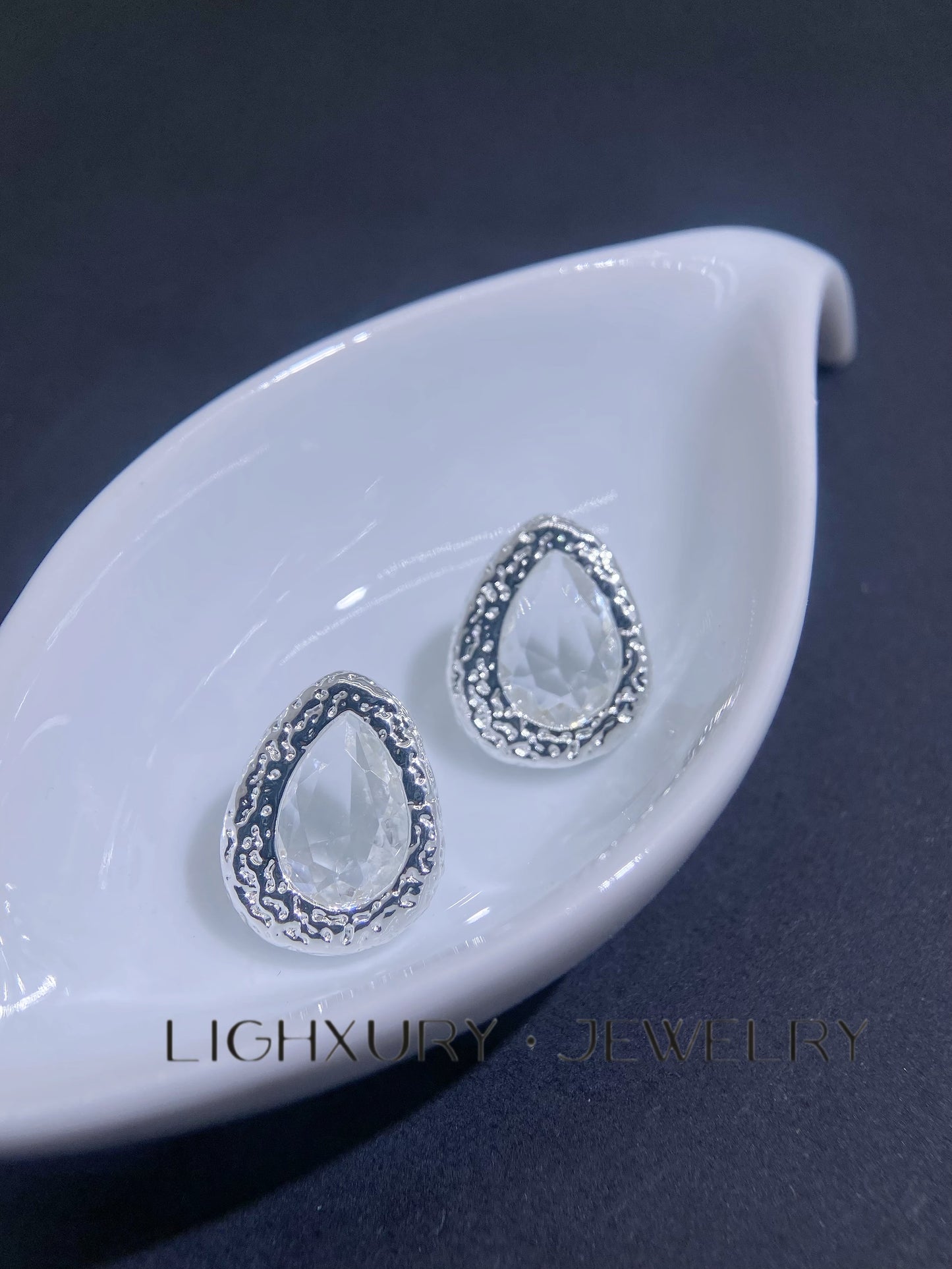 Teardrop Zircon Earrings: A Captivating Vision in Platinum Plating