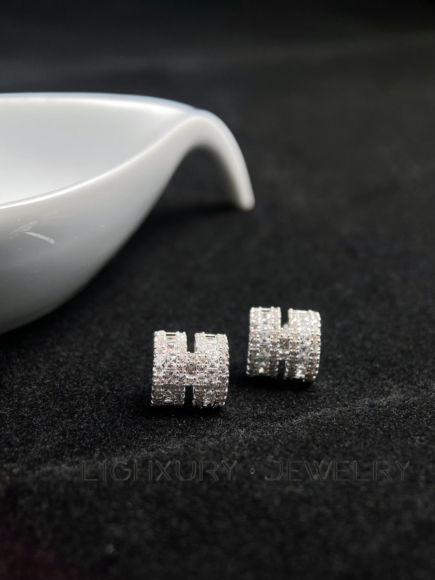 Platinum-Plated H-Shaped Earrings: A Sleek and Sparkling Accessory