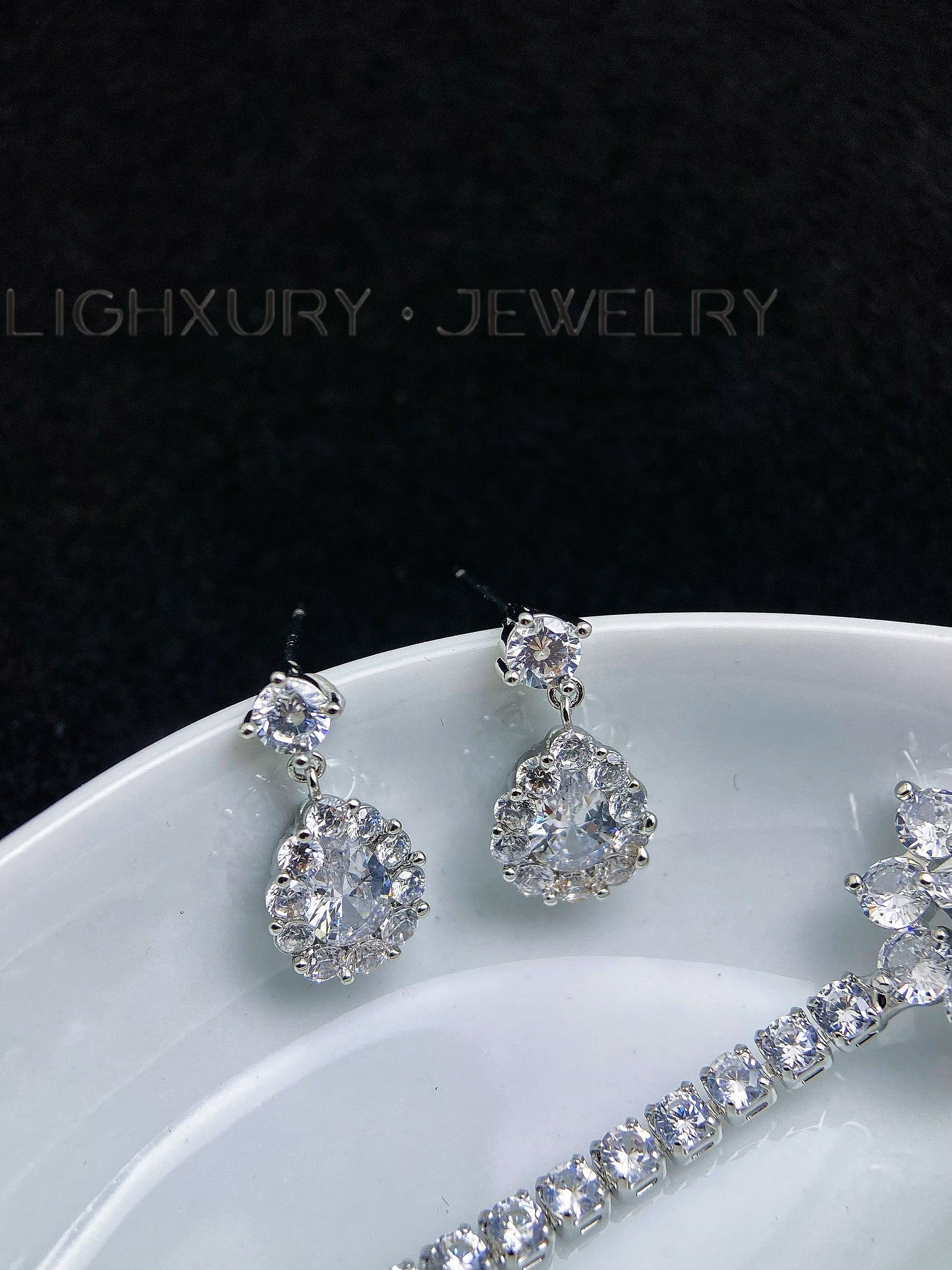 Platinum-Plated Teardrop and Round Zircon Earrings: A Captivating Display of Brilliance