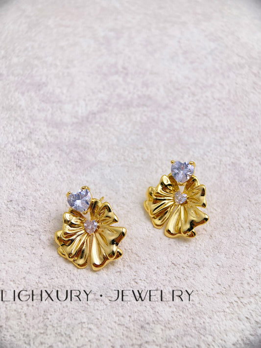 Golden Flower Earrings with a Zircon Centerpiece: A Blooming Symbol of Elegance