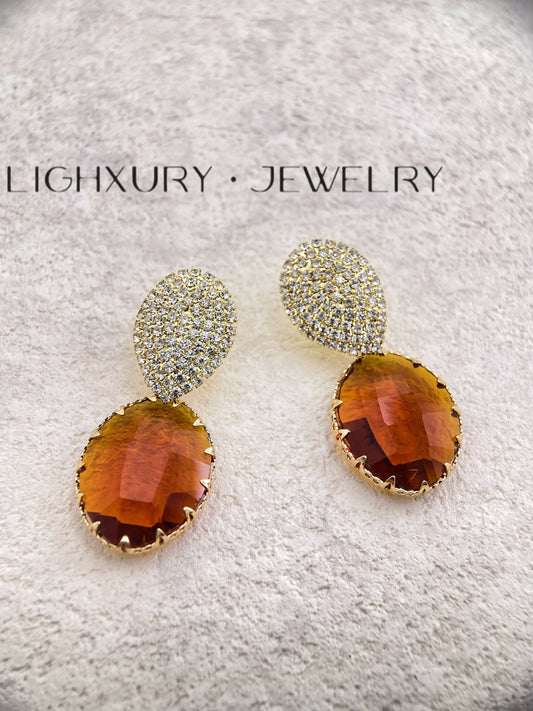 Amber Crystal Earrings: A Fusion of Grace and Warmth