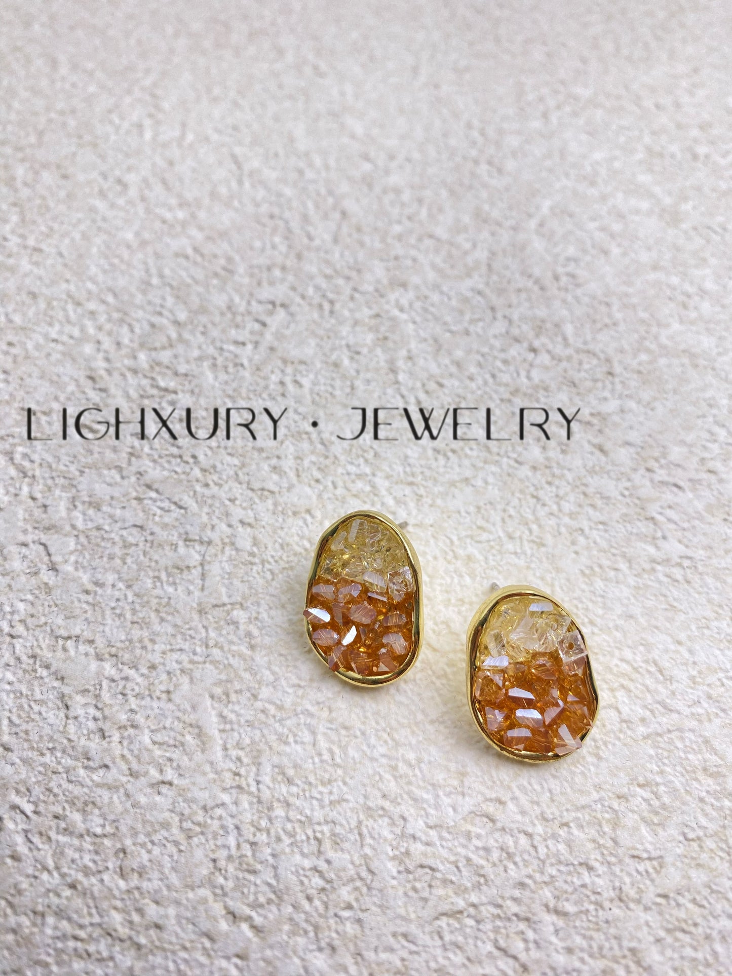 Golden Irregular Cave-Shaped Earrings with Gradient Crystals: A Captivating Fusion of Nature and Elegance